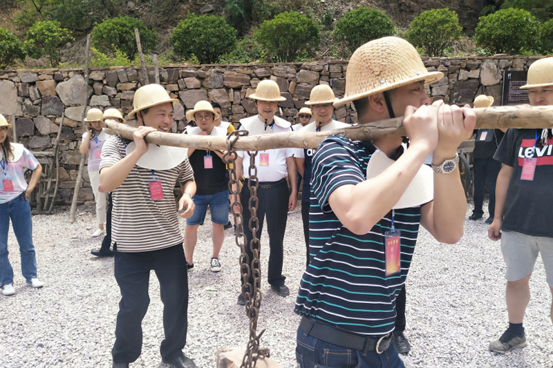 西柏坡红色教育基地【官网】-西柏坡党史党建教育培训体验教学合影